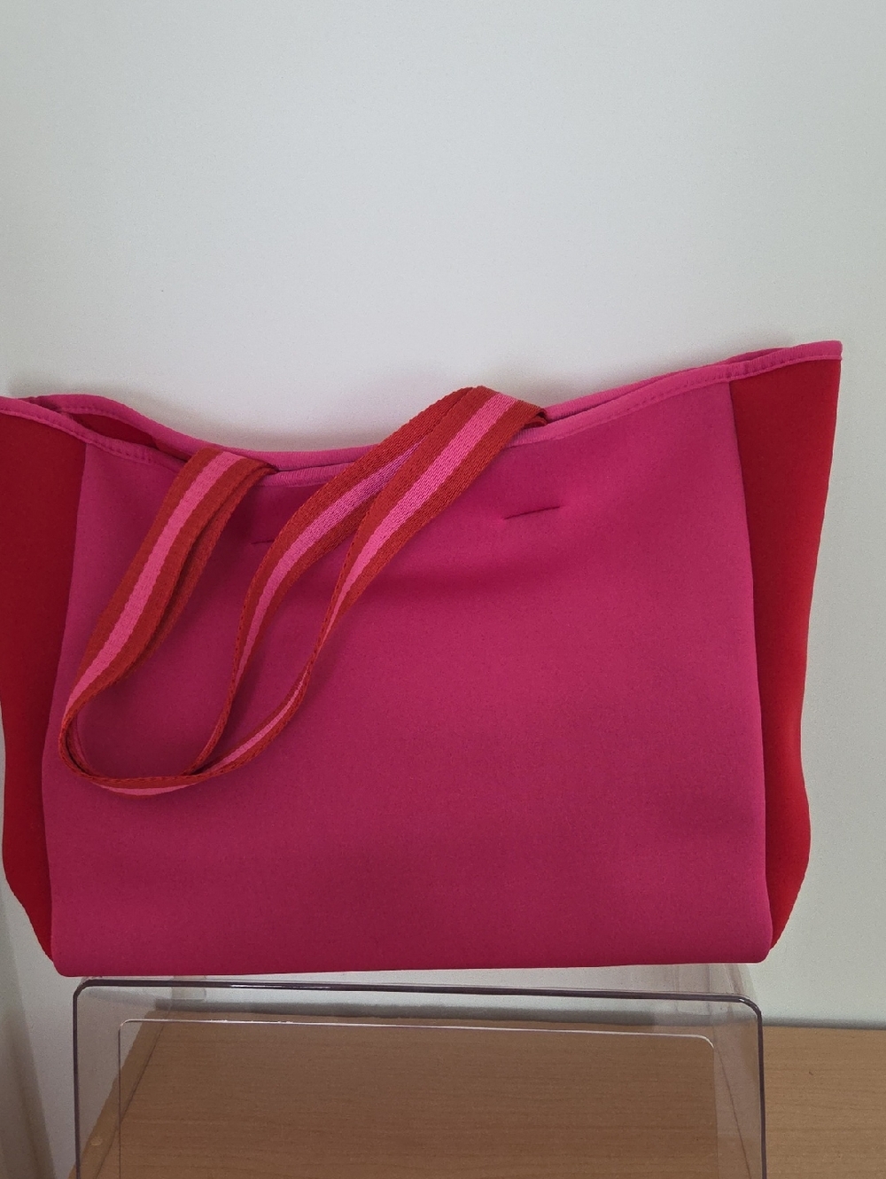 Summersalt Neoprene Vibrant Red & Pink Tote Bag..snap Closure...like New
